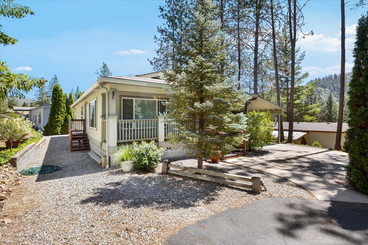 5648 Foothill Blvd 26