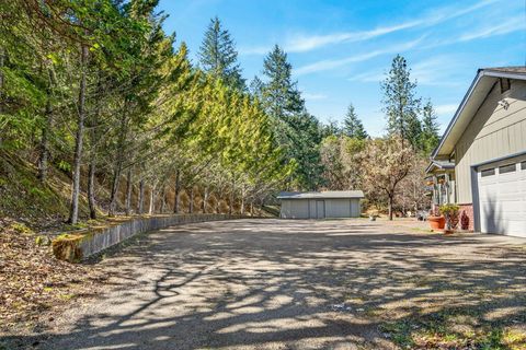 Tiny photo for 2542 Thomas Terrace, Grants Pass, OR 97527 (MLS # 220216948)