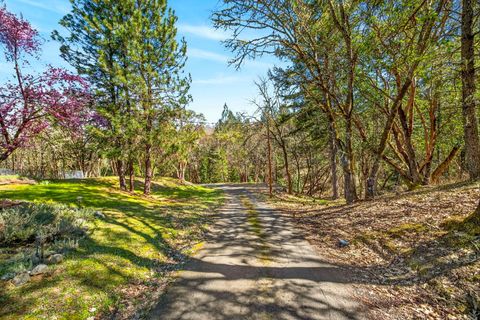 Tiny photo for 2542 Thomas Terrace, Grants Pass, OR 97527 (MLS # 220216948)