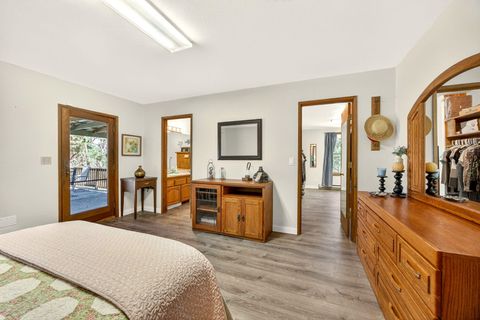 Tiny photo for 2542 Thomas Terrace, Grants Pass, OR 97527 (MLS # 220216948)