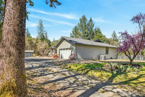 Tiny photo for 2542 Thomas Terrace, Grants Pass, OR 97527 (MLS # 220216948)