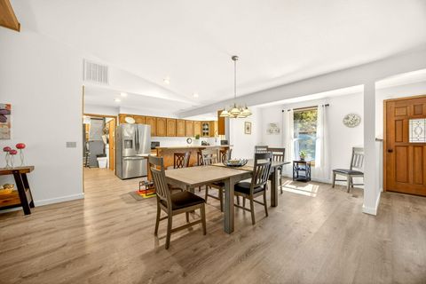 Tiny photo for 2542 Thomas Terrace, Grants Pass, OR 97527 (MLS # 220216948)