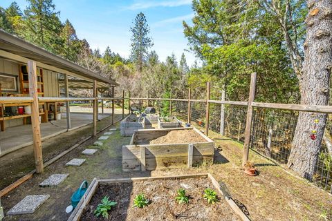 Tiny photo for 2542 Thomas Terrace, Grants Pass, OR 97527 (MLS # 220216948)