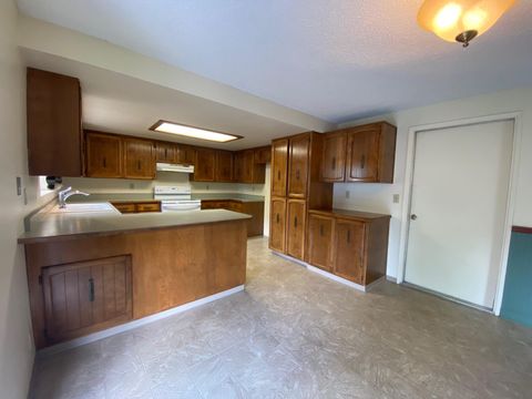 Tiny photo for 1755 Axtell Drive, Grants Pass, OR 97527 (MLS # 220219542)