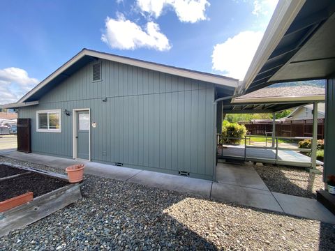 Tiny photo for 1755 Axtell Drive, Grants Pass, OR 97527 (MLS # 220219542)
