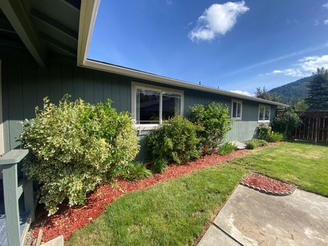 Tiny photo for 1755 Axtell Drive, Grants Pass, OR 97527 (MLS # 220219542)
