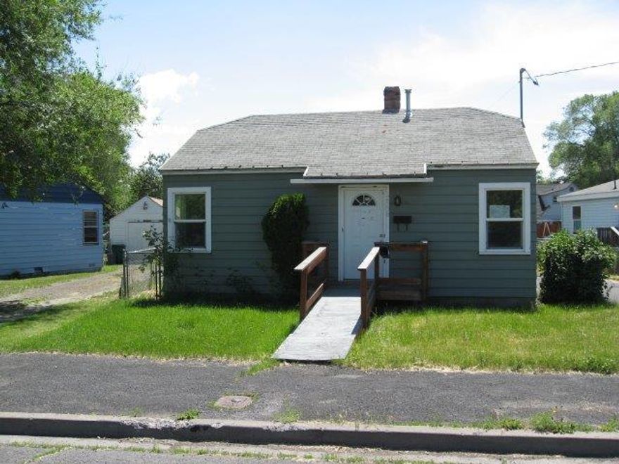 Well built home in convenient location. It appears home was updated recently. There are newer kitchen cabinets and appliances. Newer vinyl windows. Large living room. Has a detached storage area. Very very important! to download and read the addendum in external documents. This addendum details how to make an offer on a HUD owned home and also has details about the home. Lead based paint addendum required.