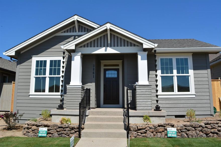 Summerfield Cottage. Pinecrest Plan. Earth Advantage Platinum certified. Sold Only.