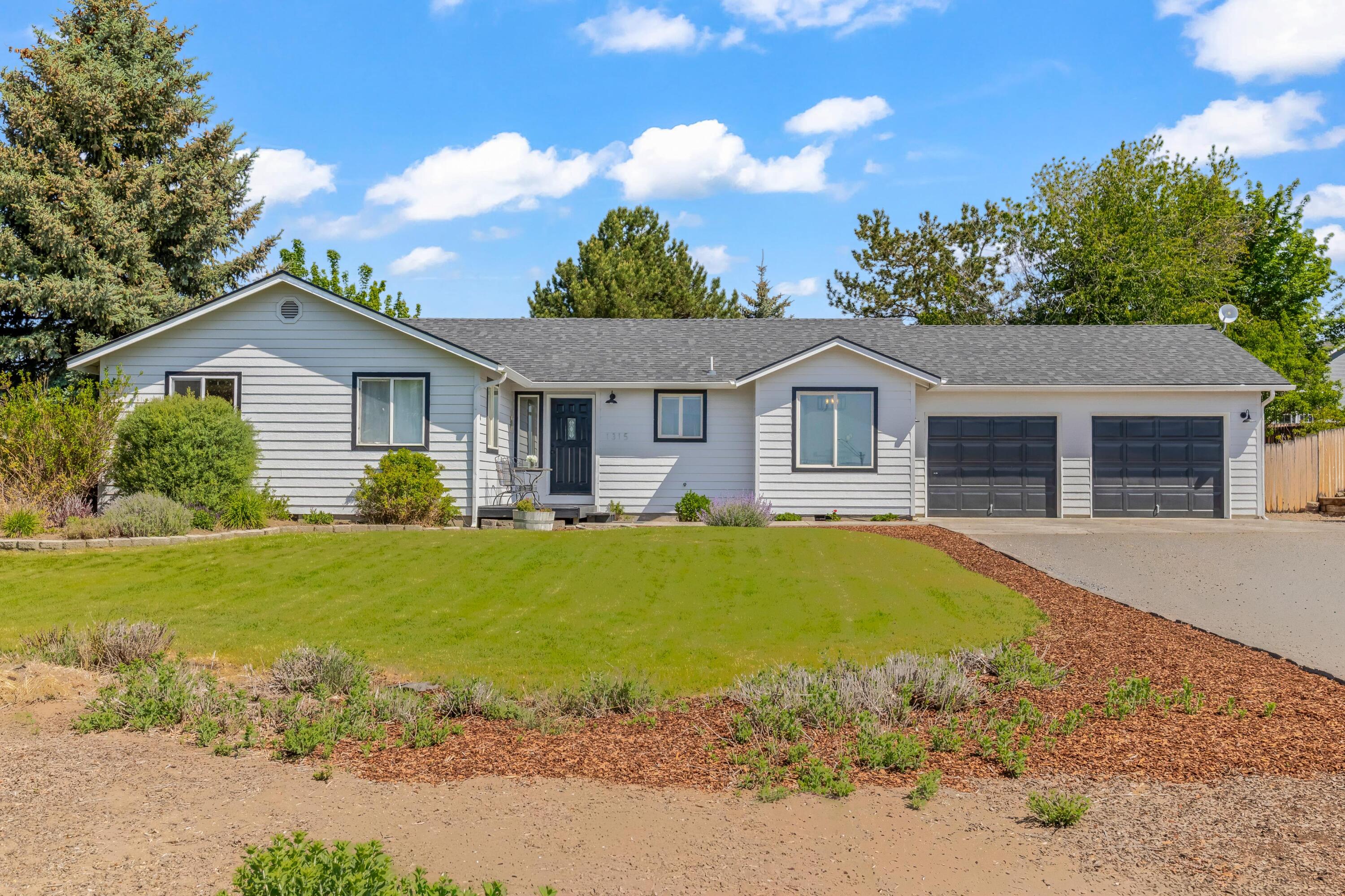 1315 NE Mountain Ash Road