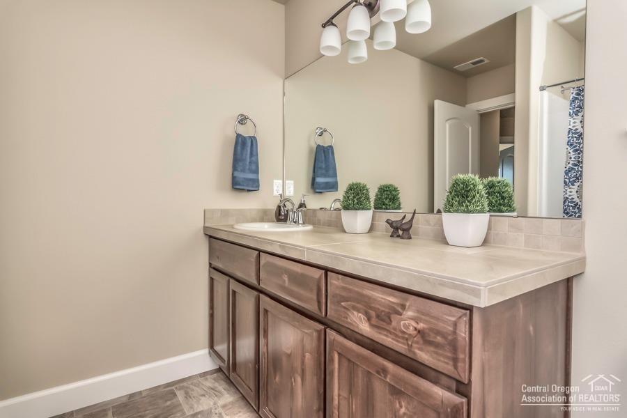 Rooster Rock - Residential