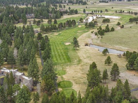 Tiny photo for 17755 Lake Aspen Court #25, Sunriver, OR 97707 (MLS # 220219423)