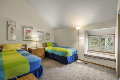 Tiny photo for 17755 Lake Aspen Court #25, Sunriver, OR 97707 (MLS # 220219423)