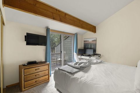 Tiny photo for 17755 Lake Aspen Court #25, Sunriver, OR 97707 (MLS # 220219423)