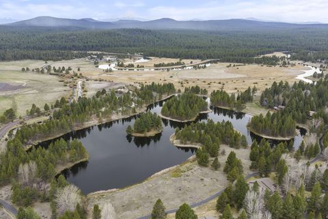 Tiny photo for 17755 Lake Aspen Court #25, Sunriver, OR 97707 (MLS # 220219423)