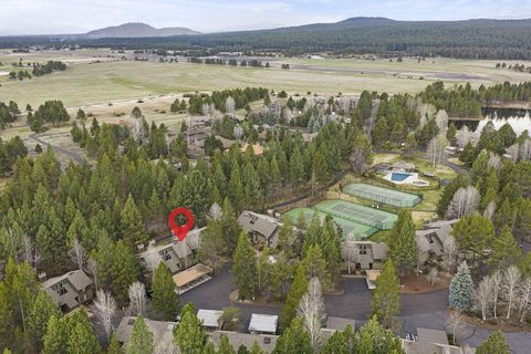 Tiny photo for 17755 Lake Aspen Court #25, Sunriver, OR 97707 (MLS # 220219423)
