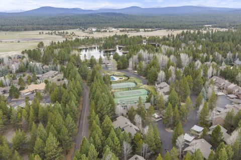 Tiny photo for 17755 Lake Aspen Court #25, Sunriver, OR 97707 (MLS # 220219423)