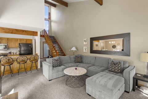 Tiny photo for 17755 Lake Aspen Court #25, Sunriver, OR 97707 (MLS # 220219423)