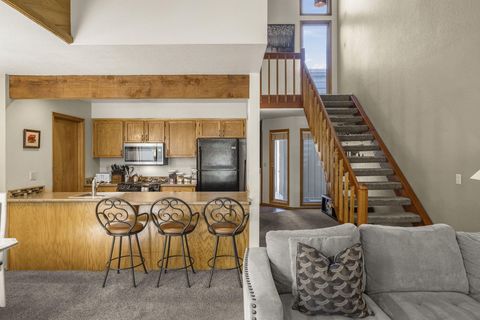 Tiny photo for 17755 Lake Aspen Court #25, Sunriver, OR 97707 (MLS # 220219423)