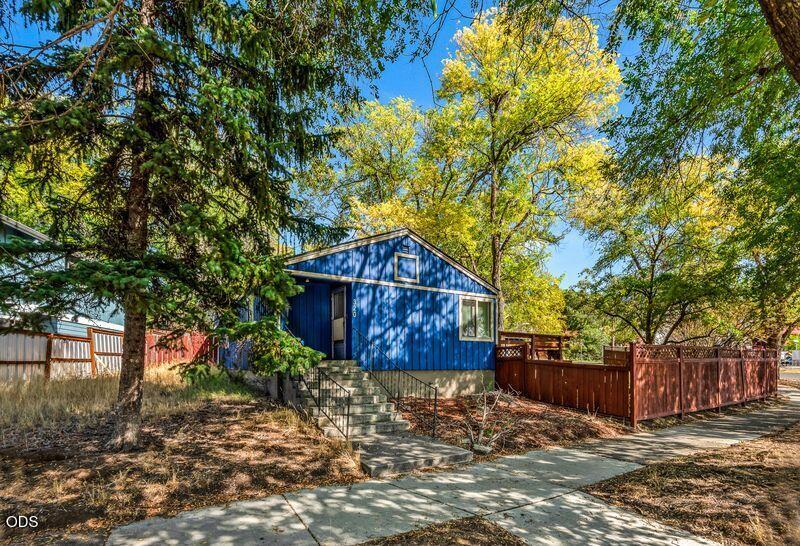 320 NW Riverside Boulevard