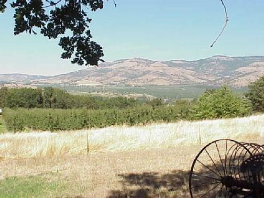 Beautiful views from this irrigated rights 1 acre SR 2.5 lot. Talent irrigation district. Out of state owner. Not available to help with permitting.