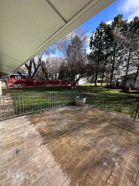 Tiny photo for 3345 Madison Street, Klamath Falls, OR 97603 (MLS # 220220237)