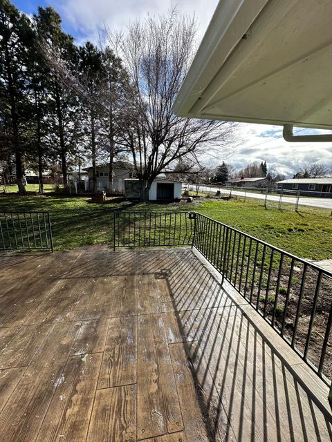 Tiny photo for 3345 Madison Street, Klamath Falls, OR 97603 (MLS # 220220237)