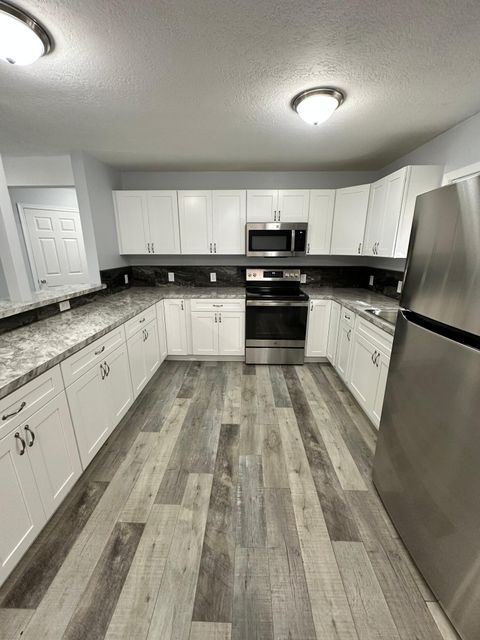 Tiny photo for 3345 Madison Street, Klamath Falls, OR 97603 (MLS # 220220237)