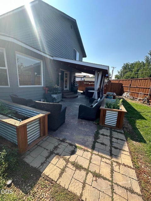 Tiny photo for 764 NW 19th Place, Redmond, OR 97756 (MLS # 220227083)