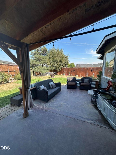 Tiny photo for 764 NW 19th Place, Redmond, OR 97756 (MLS # 220227083)