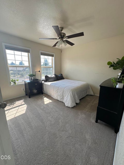 Tiny photo for 764 NW 19th Place, Redmond, OR 97756 (MLS # 220227083)