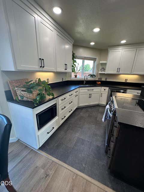 Tiny photo for 764 NW 19th Place, Redmond, OR 97756 (MLS # 220227083)