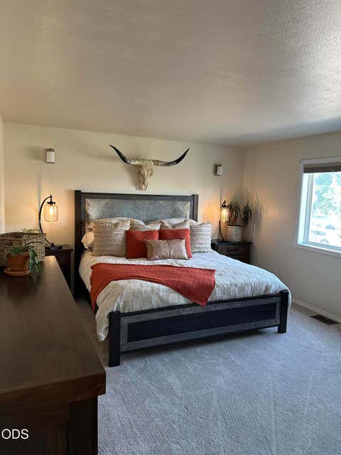 Tiny photo for 764 NW 19th Place, Redmond, OR 97756 (MLS # 220227083)