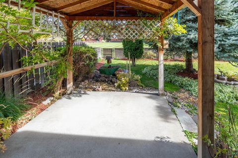 Tiny photo for 3686 SW Bobby Jones Court, Redmond, OR 97756 (MLS # 220211247)