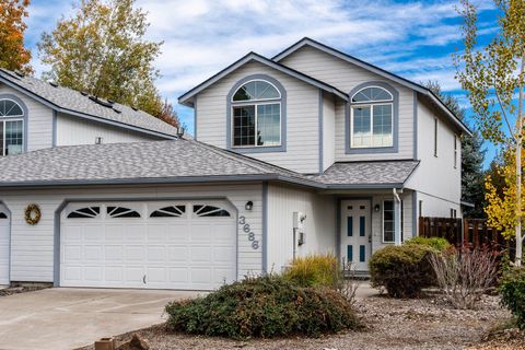 Photo of 3686 SW Bobby Jones Court, Redmond, OR 97756 (MLS # 220211247) Photo of 3686 SW Bobby Jones Court, Redmond, OR 97756 (MLS # 220211247)