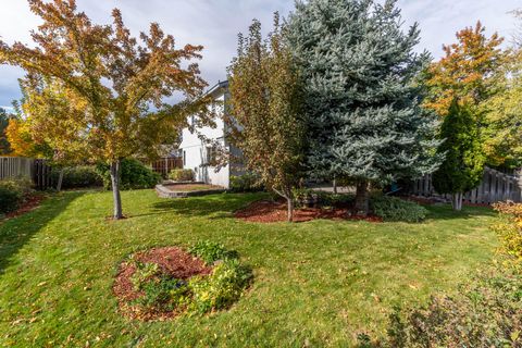 Tiny photo for 3686 SW Bobby Jones Court, Redmond, OR 97756 (MLS # 220211247)