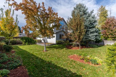Tiny photo for 3686 SW Bobby Jones Court, Redmond, OR 97756 (MLS # 220211247)