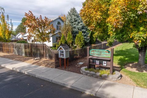Tiny photo for 3686 SW Bobby Jones Court, Redmond, OR 97756 (MLS # 220211247)