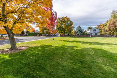 Tiny photo for 3686 SW Bobby Jones Court, Redmond, OR 97756 (MLS # 220211247)