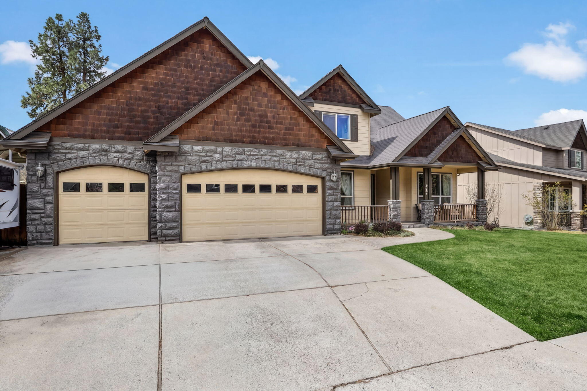 927 SE Briarwood Court