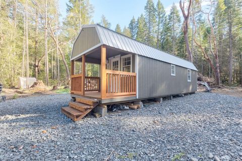 Photo of 101 Three Mill Road, Selma, OR 97538 (MLS # 220212467)