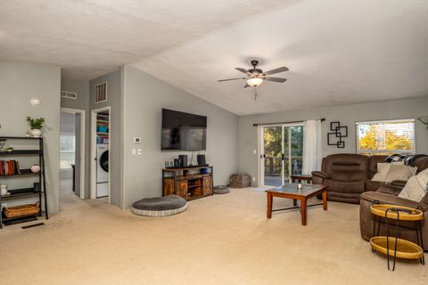 Tiny photo for 2285 Jasmine Avenue, Medford, OR 97501 (MLS # 220211901)