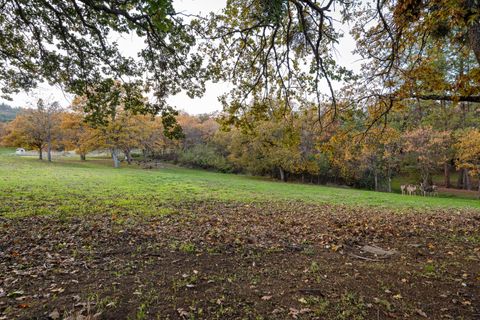 Tiny photo for 2285 Jasmine Avenue, Medford, OR 97501 (MLS # 220211901)