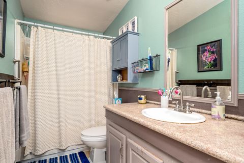 Tiny photo for 2285 Jasmine Avenue, Medford, OR 97501 (MLS # 220211901)