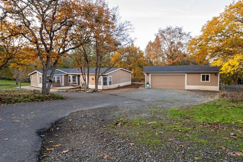 Tiny photo for 2285 Jasmine Avenue, Medford, OR 97501 (MLS # 220211901)