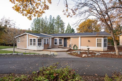 Tiny photo for 2285 Jasmine Avenue, Medford, OR 97501 (MLS # 220211901)