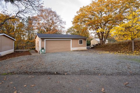 Tiny photo for 2285 Jasmine Avenue, Medford, OR 97501 (MLS # 220211901)