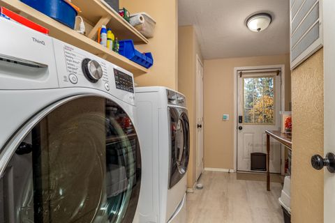 Tiny photo for 2285 Jasmine Avenue, Medford, OR 97501 (MLS # 220211901)