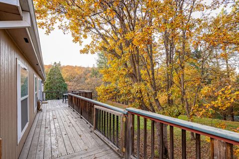 Tiny photo for 2285 Jasmine Avenue, Medford, OR 97501 (MLS # 220211901)