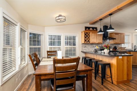 Tiny photo for 2285 Jasmine Avenue, Medford, OR 97501 (MLS # 220211901)