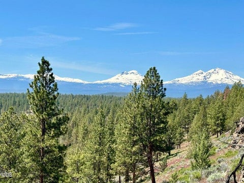 Photo of 17127 Mountain View Road, Sisters, OR 97759 (MLS # 220227728)